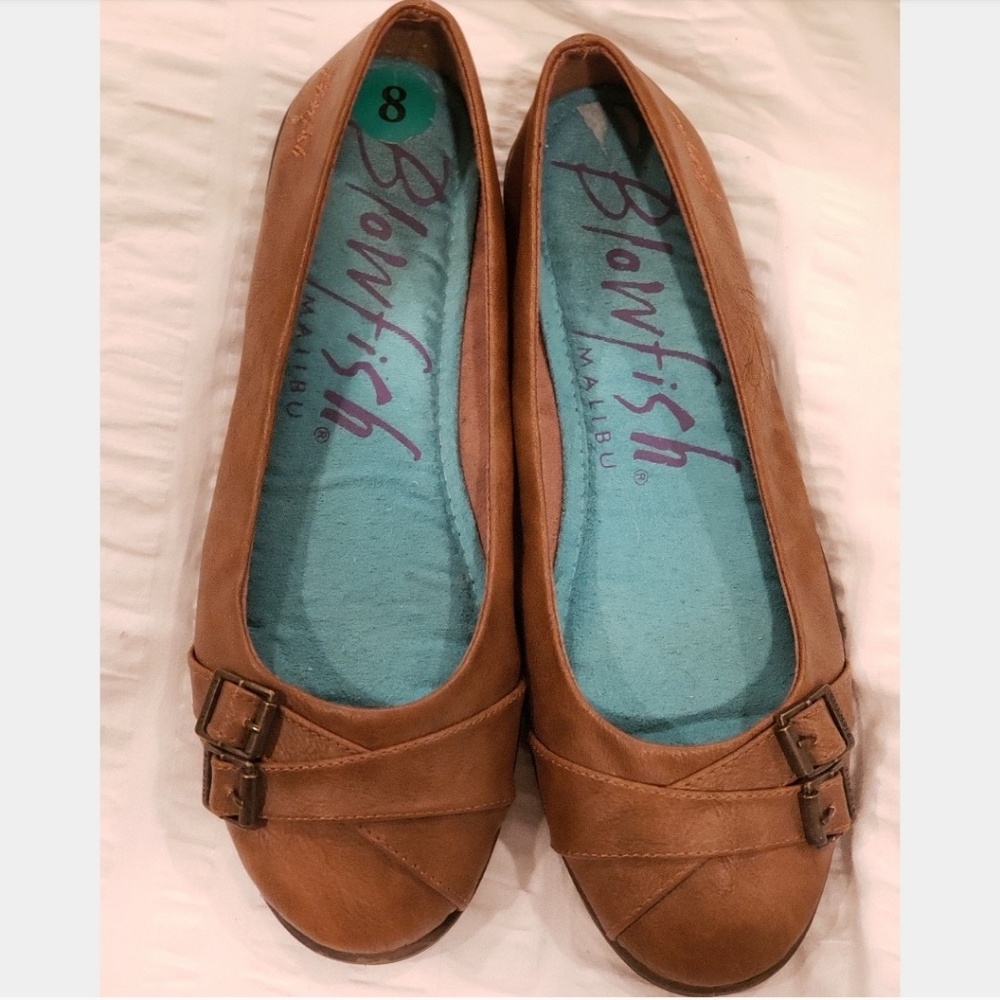 NWOT blowfish brown flats with buckle size 8